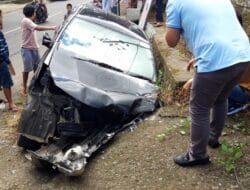 Kecelakaan Tunggal Minibus di Lapri, Diduga Sopir Mengantuk