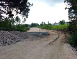 Proyek Jalan Khusus di Daruba Pantai Terkesan Siluman Tanpa Papan Informasi