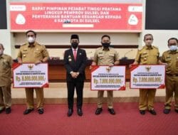 Serahkan Bantuan Keuangan ke Kabupaten, Andi Sudirman: Wujud Dukungan untuk Pembangunan
