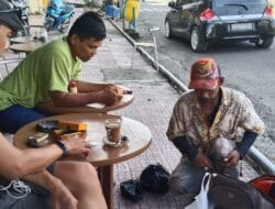Inspiratif, Pak Dahe Penyandang Disabilitas Fisik Berdagang Keliling Bone Demi Keluarga