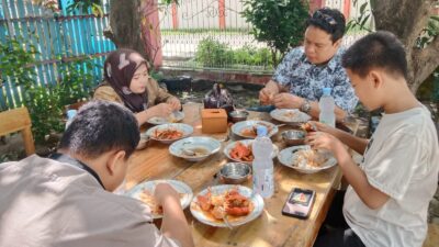 RM Kepiting Barakka, Rekomendasi Wisata Kuliner di Jeneponto, Menikmati Hidangan Kepiting di Bawah Pohon