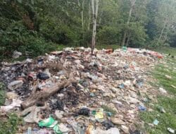 Masih Ada Saja Oknum Buang Sampah di Jalan Poros Palattae-Maggendrang