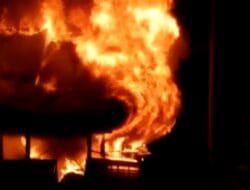 Rumah Panggung Hangus Dilalap Api di Bone, Masjid juga Ikut Terbakar