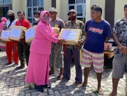 Berbagi ke Buruh Bagasi di Hari Kesatuan Gerak Bhayangkari ke- 70