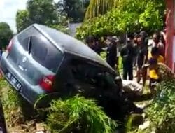Lakatunggal di Libureng, Grand Livina Nyungsep ke Selokan