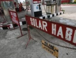 Biang Kerok Antrean Panjang Mobil Truk di SPBU