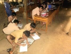 Miris, Masih Ada Siswa Belajar di Kolong Rumah di Bone