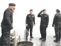 Brevet Hiu Kencana TNI AL Disematkan Kepada Kapolri, Begini Tanggapannya