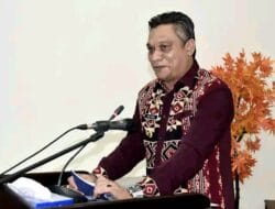 Bupati Sikka Atensi Bencana Badai Rob di Desa Nangahale