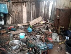 Diterjang Badai Rob, Sebuah Bengkel di Nanghale Alami Kerugian Puluhan Juta Rupiah