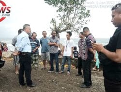 Bupati Sikka Pantau Pengerjaan Jalan dan Penahan Ombak di Desa Nangahale