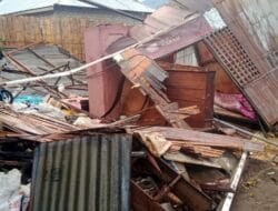 Angin Puting Beliung Terjang Desa Nangahale, Warga Berhamburan Keluar Rumah