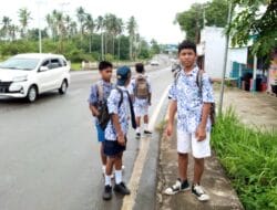 Bus Sekolah Kehabisan BBM, Siswa di Morotai Jalan Kaki