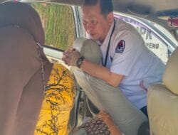 Calon Anggota PPS Patimpeng Dites Wawancara di Atas Mobil