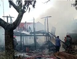 Kebakaran Hanguskan Satu Rumah Panggung di Bone, Brimob Dirikan Tenda Darurat
