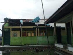 Warga Nangahale Desak agar Sekolah MIS Muhammadiyah Segera Dibenahi: Bahayakan Warga