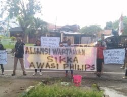 Aliansi Wartawan Sikka Segel Kantor DPRD
