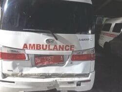 Ambulans Desa Dikendarai Anak di Bawah Umur Seruduk Pemotor Berbonceng Tiga di Bone