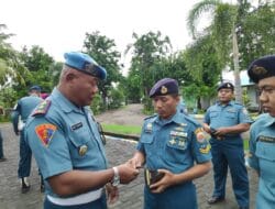 Lanal Maumere Gelar Pemeriksaan Kelengkapan Diri Pasukan