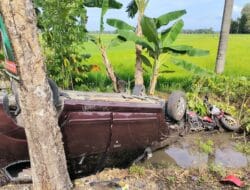 Mobil Seruduk Motor di Bone, Begini Kronologinya