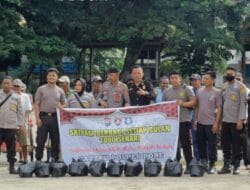 Satpam Bone Berbagi Sembako