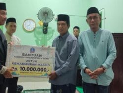 Safari Ramadhan Pemda Bone di Salomekko Serahkan Bantuan Rp 10 Juta