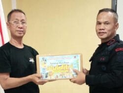 Danyon C Pelopor Sat Brimob Berbagi Berkah ke Wartawan