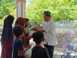 Yayasan KH.Shaleh Damar Salurkan Zakat Fitrah ke 75 Mustahik