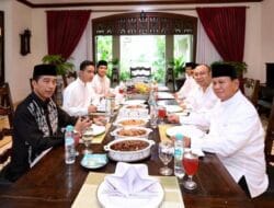 Didampingi Gibran, Prabowo Rayakan Lebaran dengan Habib Syech di Solo