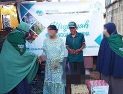 Muslimah Wahdah Islamiyah Tellusiattinge Salurkan Bantuan ke Korban Kebakaran