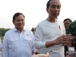 Jokowi dan Prabowo Tanam Mangrove Serentak, Disambut Antusias Warga