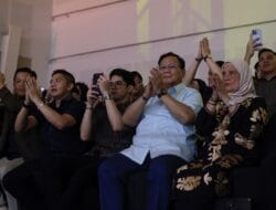 Prabowo Malam Mingguan bareng Al Ghazali Nonton Konser Dewa 19