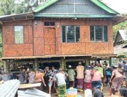 Tradisi Angkat Rumah di Suku Bugis yang Masih Terjaga