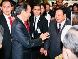 Jokowi Dan Prabowo Terlihat Tertawa Lepas di Malaysia