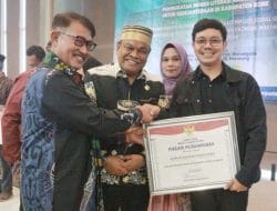 Rumah Baca RUMI Terima Penghargaan dari Bupati Bone