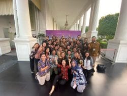 Prabowo Ditodong Foto Pose Saranghaeyo Bareng Pewarta Istana