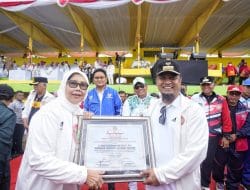 Gubernur Sulsel Diberi Penghargaan Peningkatan Mutu Pendidikan dari PGRI Karena Ini