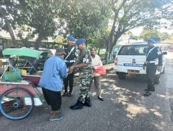 Momen Personel Denpom XIV/1 Bone Berbagi di Jumat Berkah