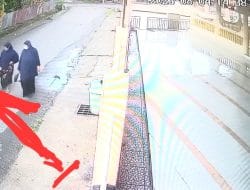 Aksi Penjambretan Terekam CCTV Terjadi di Jalan Irian Bone
