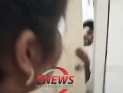Beredar Video Viral Sepasang Sejoli dalam WC Digerebek Emak-emak