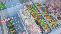 Koleksi es krim Wall’s dalam freezer