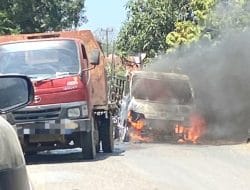 Breaking News: Pikap Bermuatan Solar dalam Jerigen Terbakar di Libureng