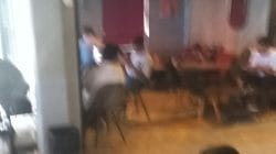Foto: Pelajar SMA nongkrong di Cafe pada saat jam belajar. (Dok. Enews) Foto: Pelajar SMA nongkrong di Cafe pada saat jam belajar. (Dok. Enews)