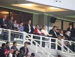 Prabowo, Jokowi dan Ibu Negara Kompak Saksikan Timnas U-17 di Surabaya