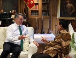 Perkuat Kemitraan Pertahanan, Prabowo Sambut Hangat Menhan Australia di Hambalang