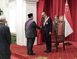 Prabowo Terima Penghargaan Militer Tertinggi dari Singapura