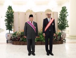 Prabowo Jenguk Luhut di Singapura