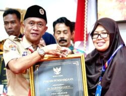 13 ASN Teladan Terima Penghargaan, Pj Bupati: Harus Jadi ‘Kiblat’ Seluruh Pegawai