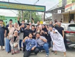 Momen Generasi ketiga Bata Ilyas Berbagi Takjil