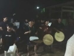 Begini Cara Pemuda di Tallambalao Majene Bangunkan Warga Sahur
